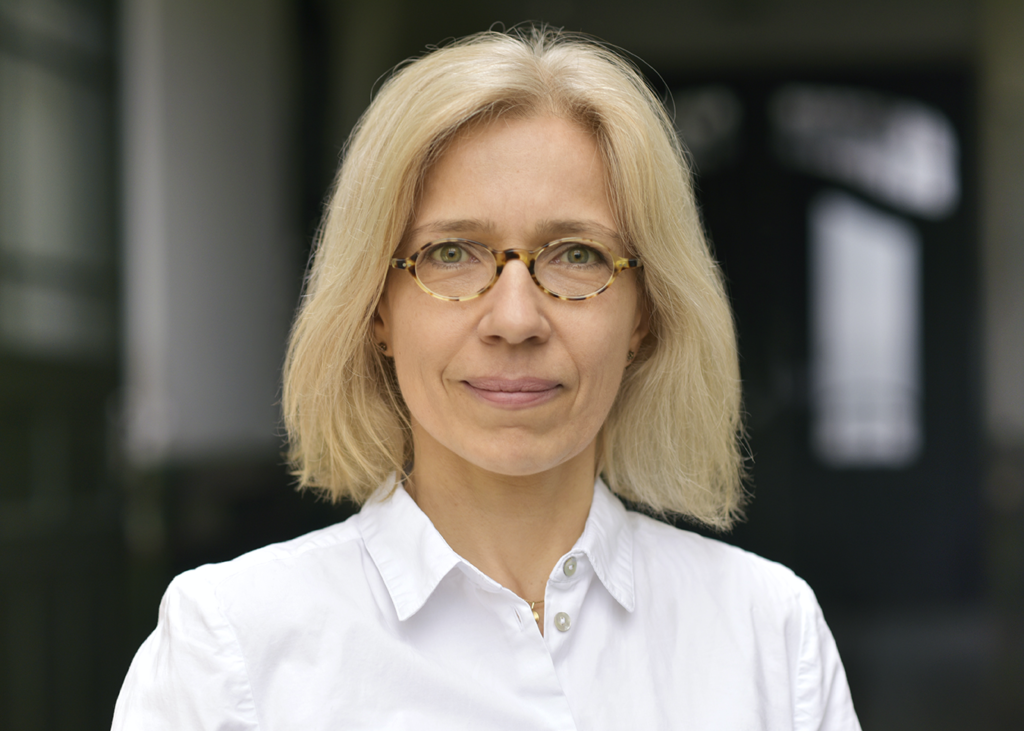 Portrait photo of Evelyn Müller
